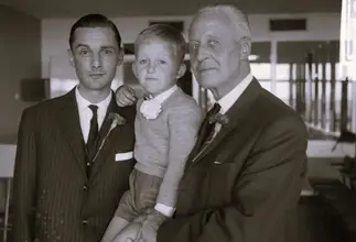 drie generaties opa vader en kind